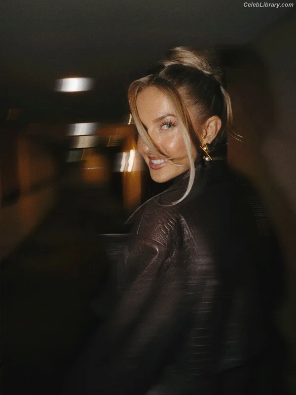 Alica Schmidt photo 15 of 514
