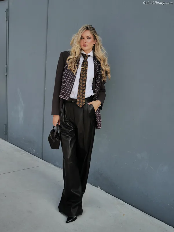 Alica Schmidt photo 3 of 514