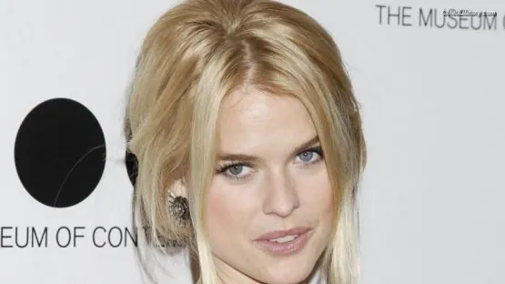 Alice Eve photo 20 of 410