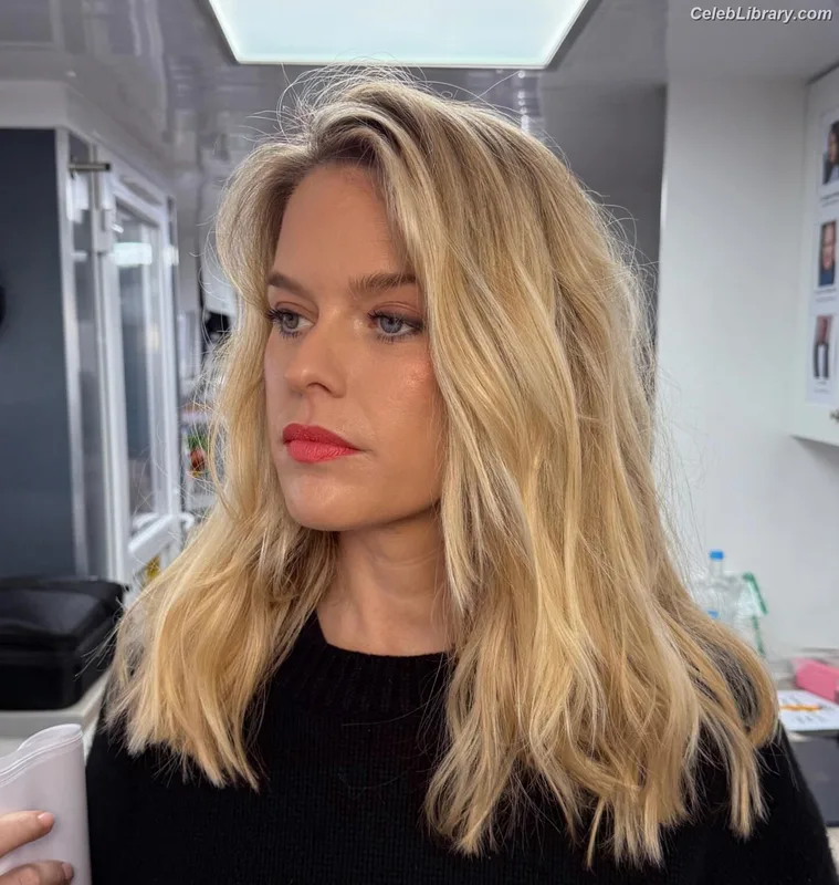 Alice Eve photo 24 of 411