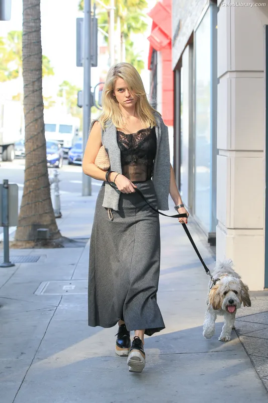 Alice Eve photo 17 of 411