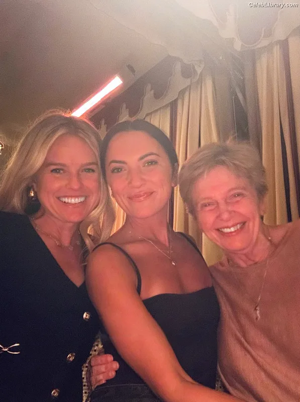 Alice Eve photo 21 of 411