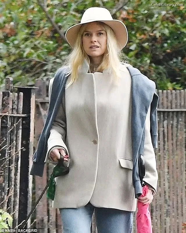 Alice Eve photo 4 of 411