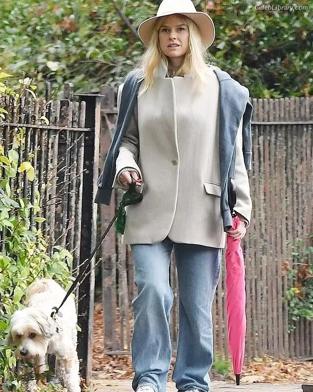 Alice Eve photo 5 of 411