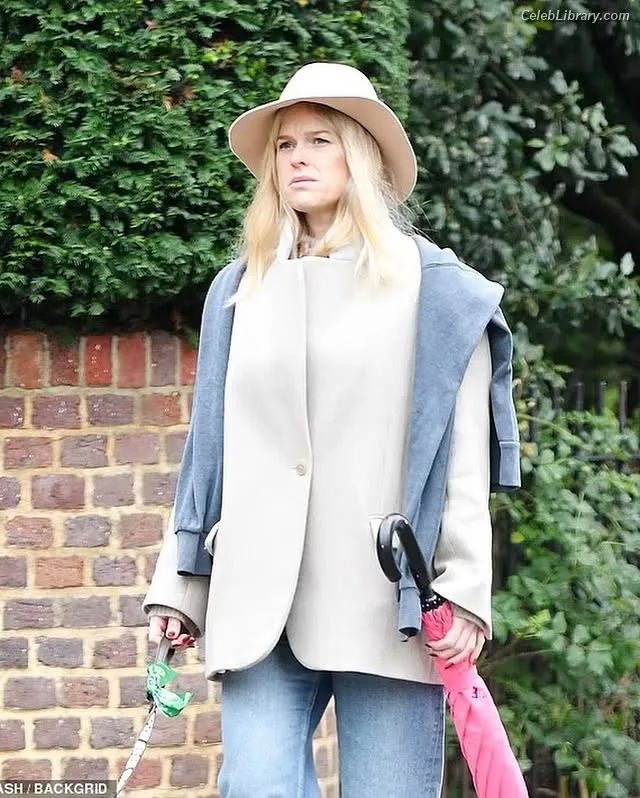 Alice Eve photo 7 of 411