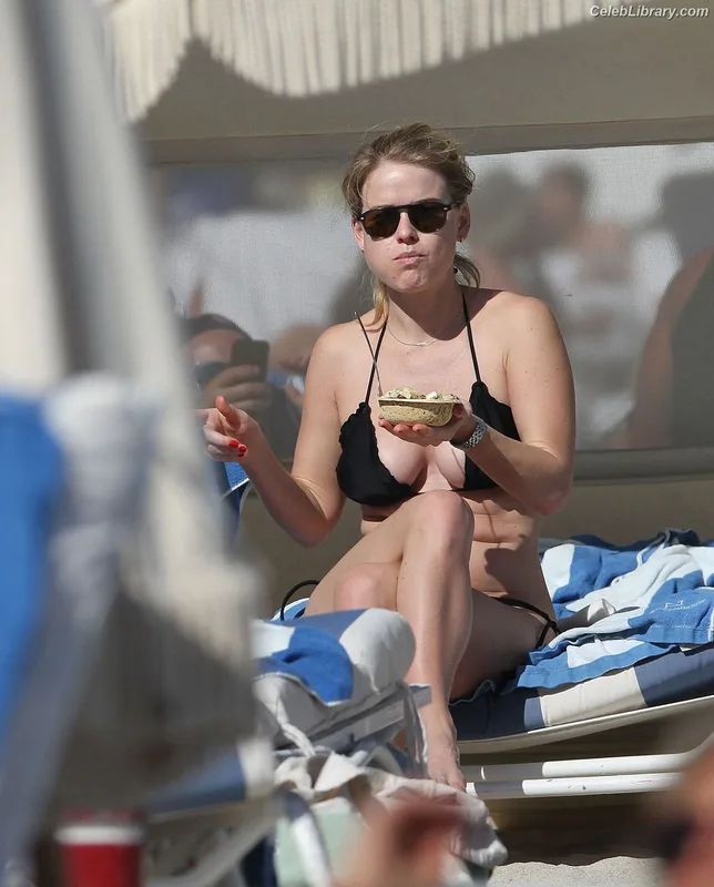 Alice Eve photo 11 of 411