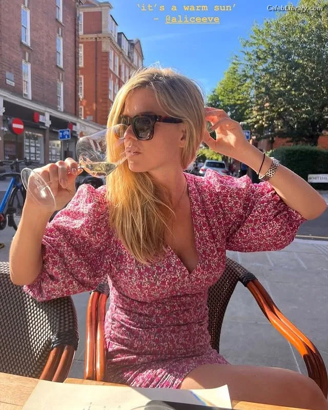 Alice Eve photo 22 of 411