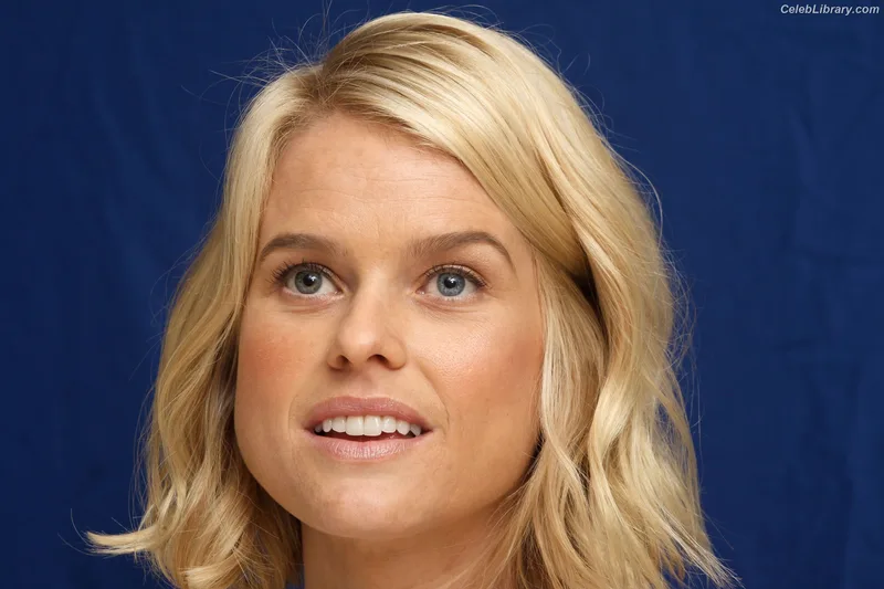 Alice Eve photo 4 of 411