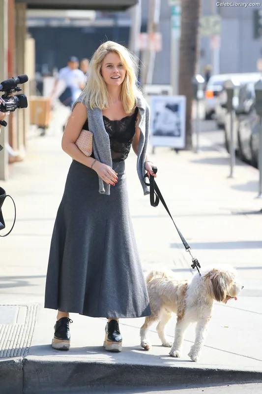 Alice Eve photo 7 of 411
