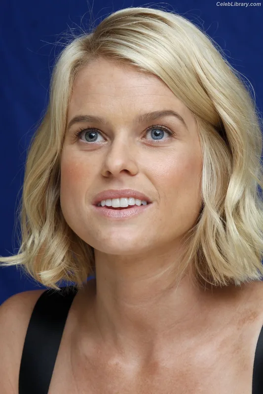 Alice Eve photo 22 of 411