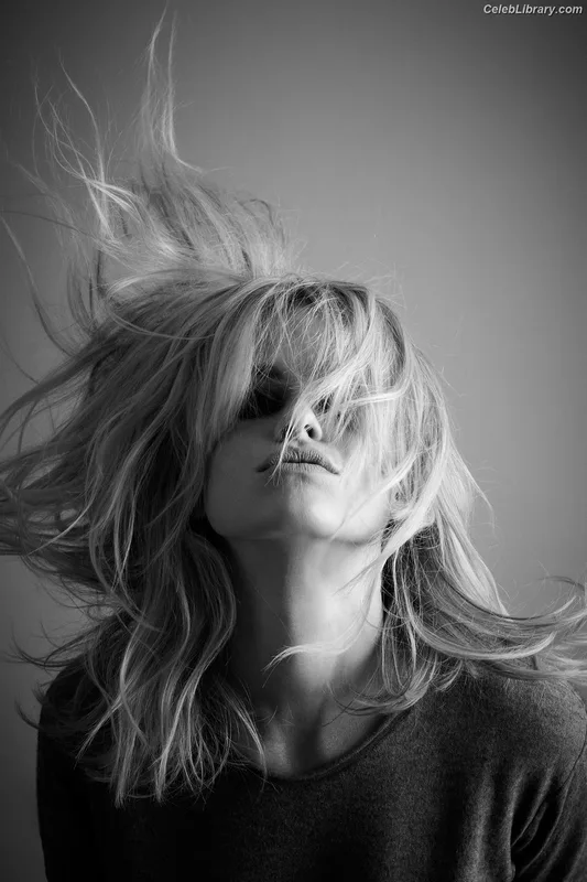 Alice Eve photo 3 of 411
