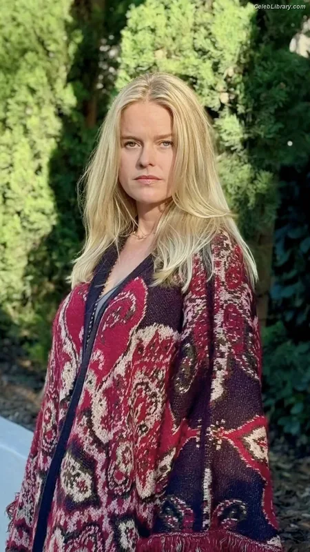 Alice Eve photo 14 of 411