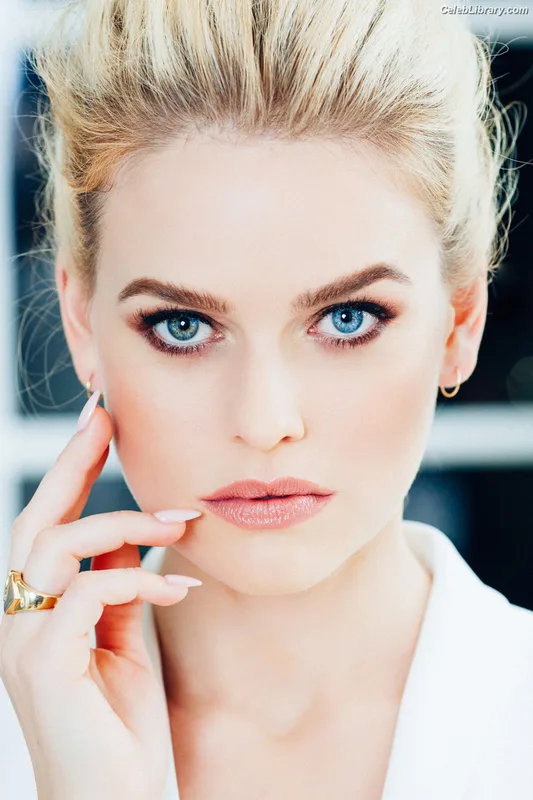 Alice Eve photo 18 of 411