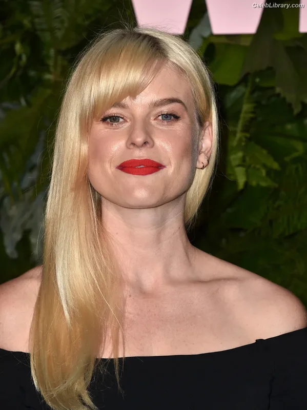 Alice Eve photo 8 of 411