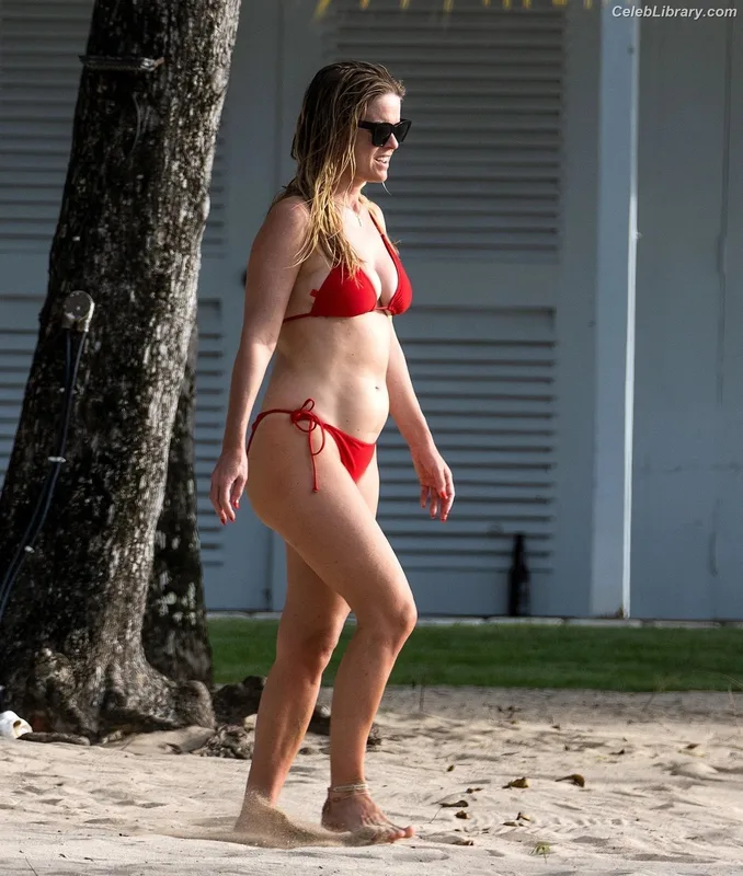 Alice Eve photo 15 of 411