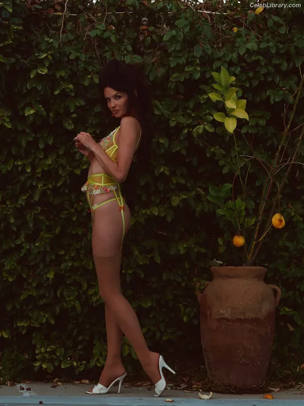 Alice Greczyn photo 17 of 132