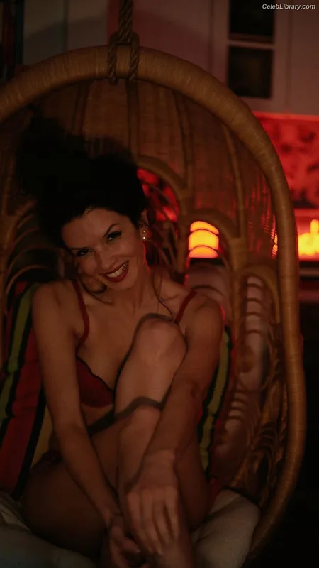 Alice Greczyn photo 19 of 132