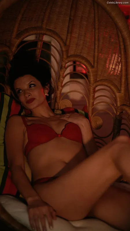 Alice Greczyn photo 20 of 132