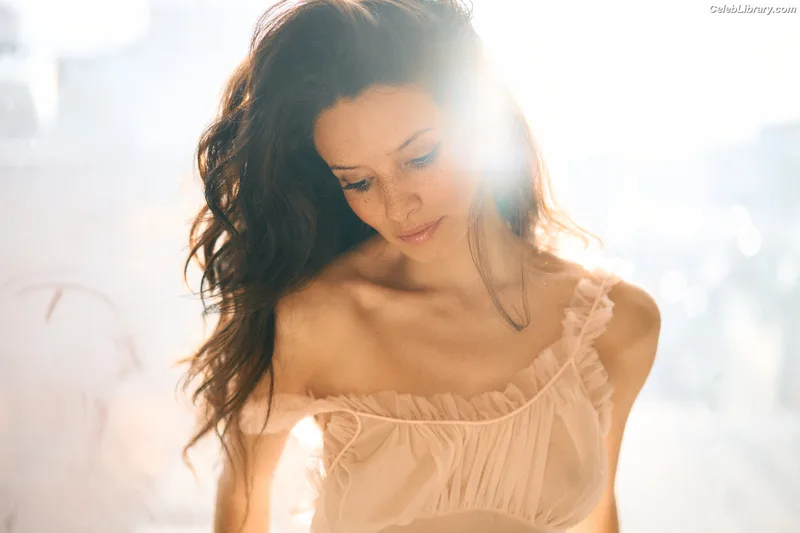 Alice Greczyn photo 7 of 132