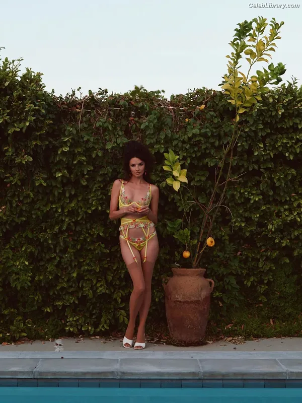 Alice Greczyn photo 1 of 132