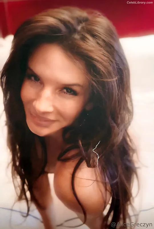 Alice Greczyn photo 18 of 132