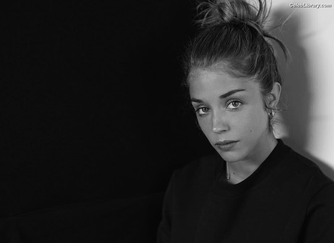 Alice Isaaz photo 2 of 178