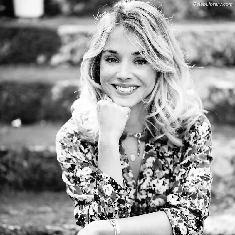 Alice Isaaz photo 1 of 178