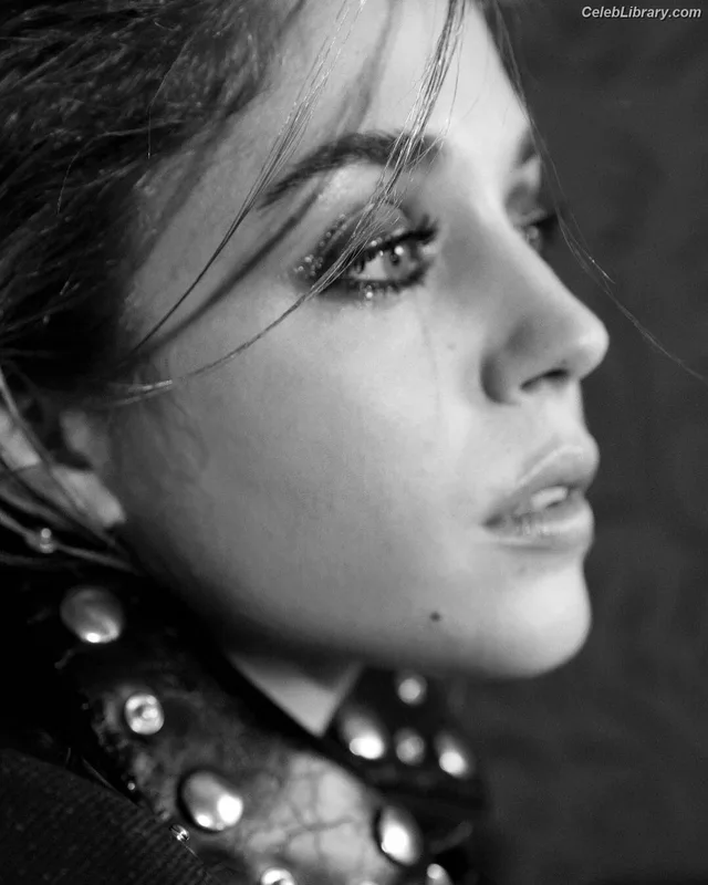 Alice Isaaz photo 9 of 178