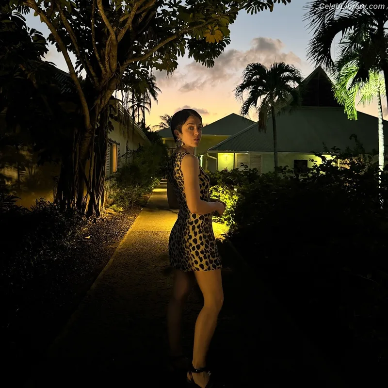 Alice Isaaz photo 10 of 178