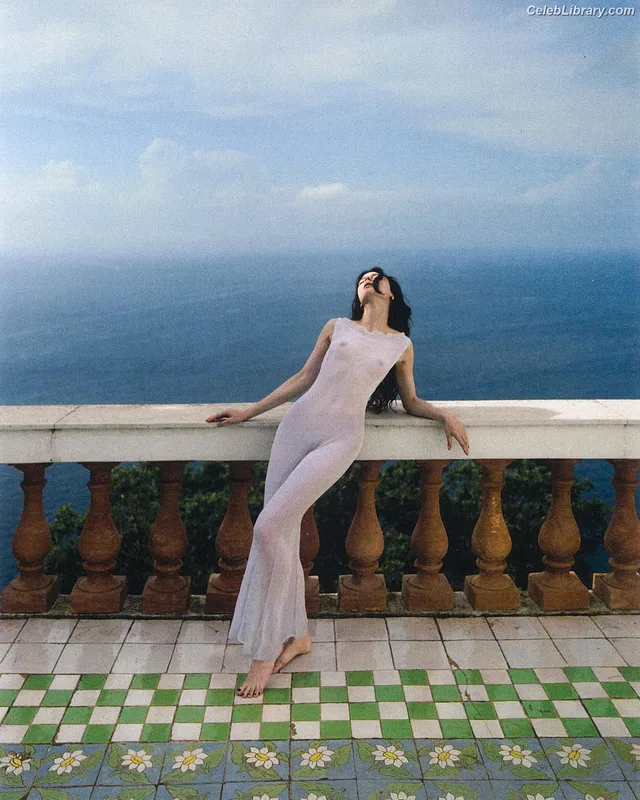 Alice Pagani photo 5 of 393
