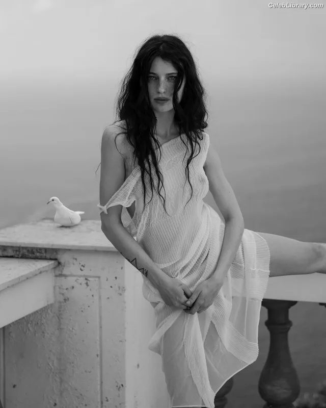 Alice Pagani photo 6 of 393