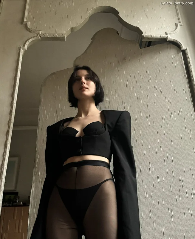 Alice Pagani photo 7 of 393