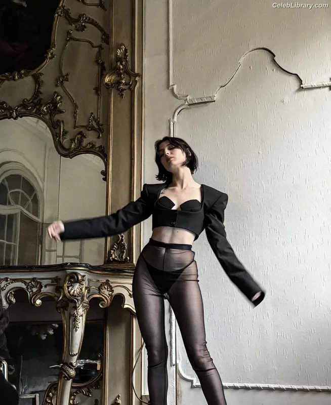 Alice Pagani photo 9 of 393