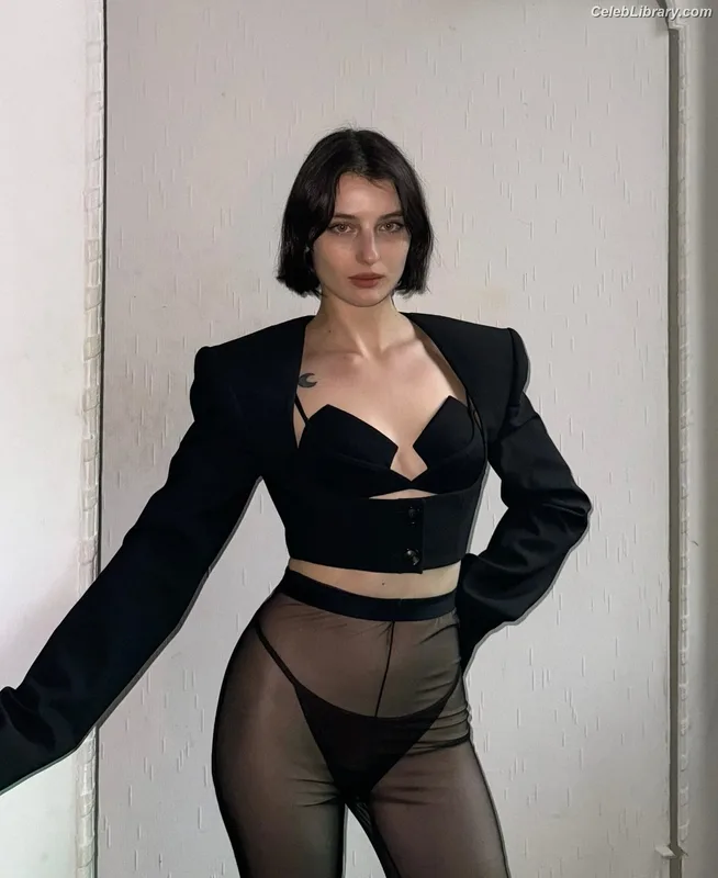 Alice Pagani photo 11 of 393