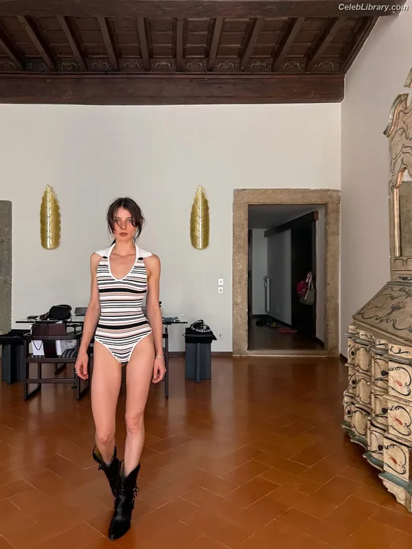 Alice Pagani photo 12 of 393