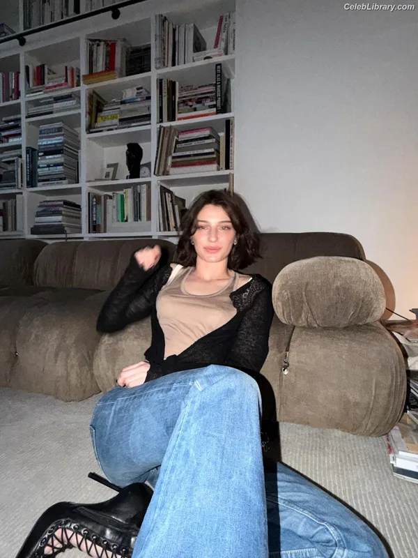 Alice Pagani photo 20 of 393
