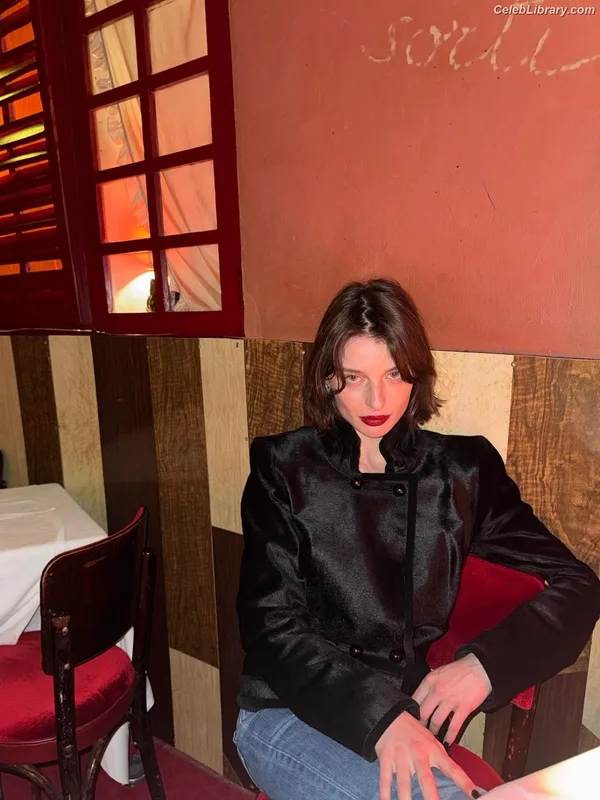 Alice Pagani photo 21 of 393