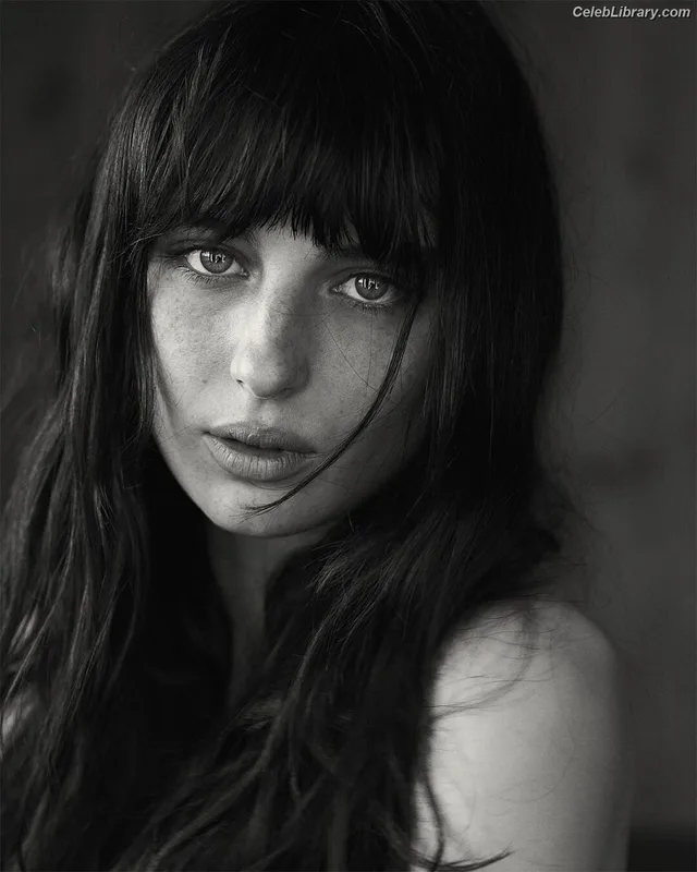 Alice Pagani photo 1 of 393