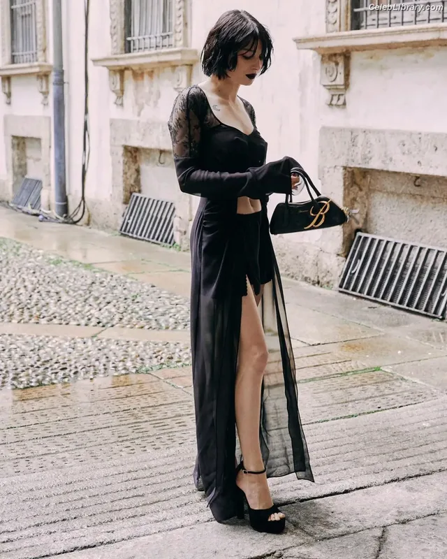 Alice Pagani photo 10 of 393