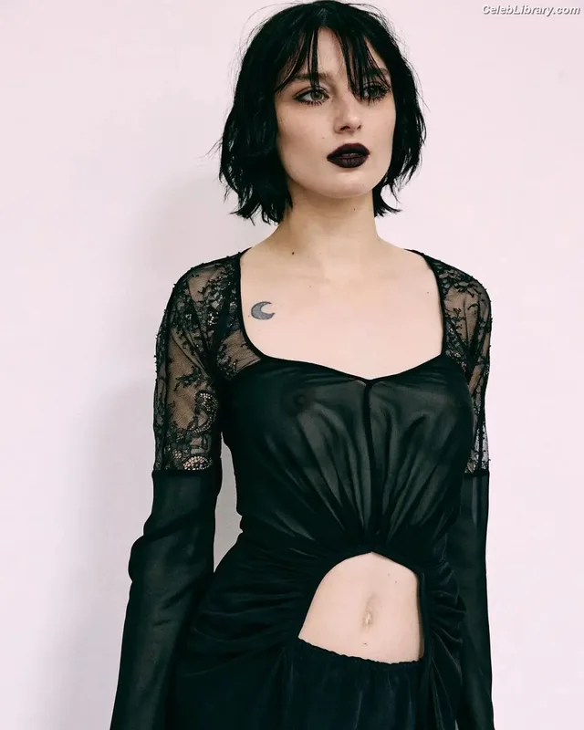 Alice Pagani photo 13 of 393