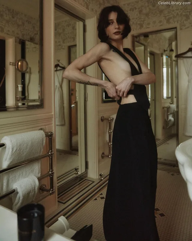 Alice Pagani photo 22 of 393