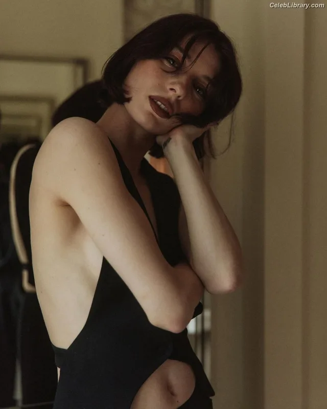 Alice Pagani photo 1 of 393