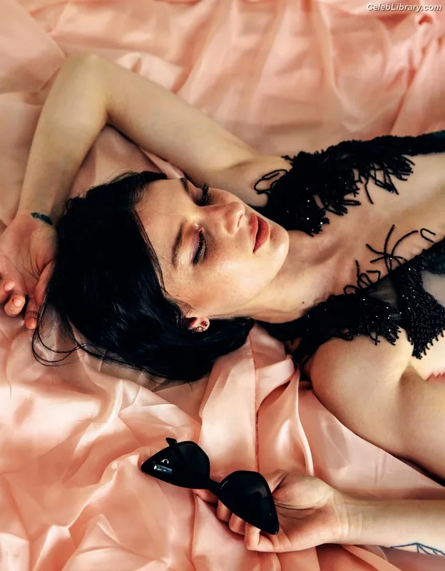 Alice Pagani photo 2 of 393