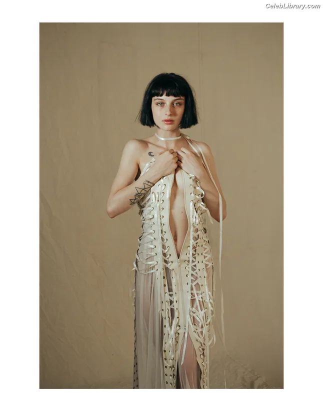 Alice Pagani photo 16 of 393