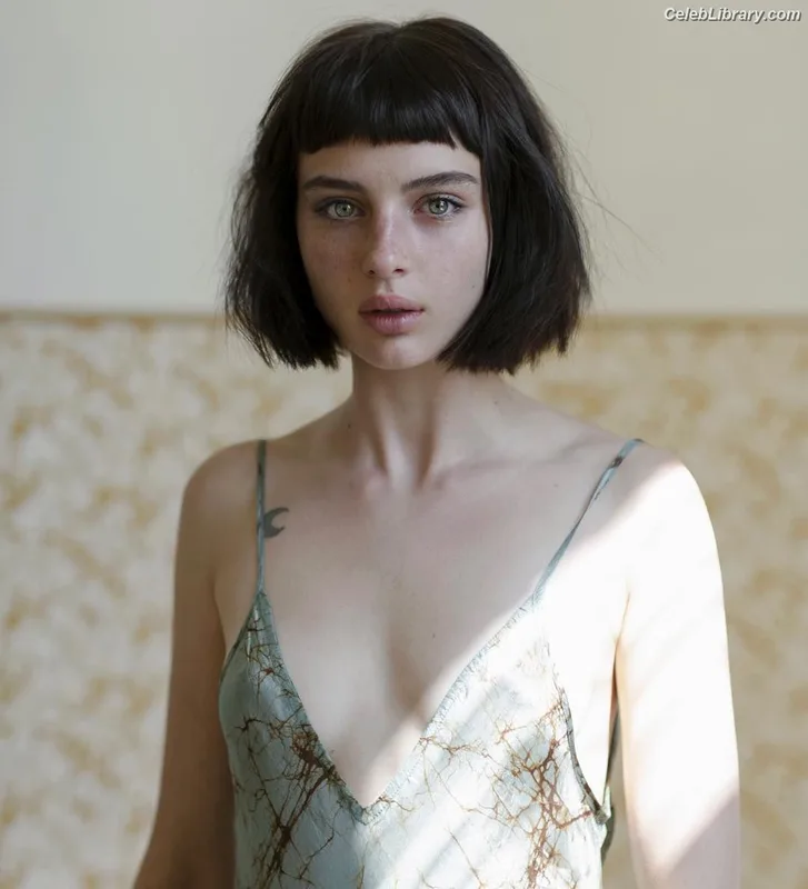 Alice Pagani photo 7 of 393