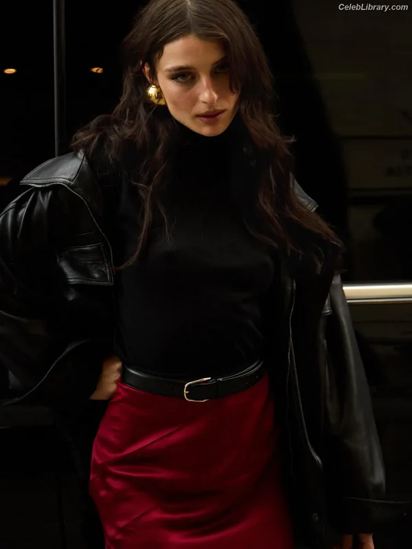 Alice Pagani photo 11 of 393