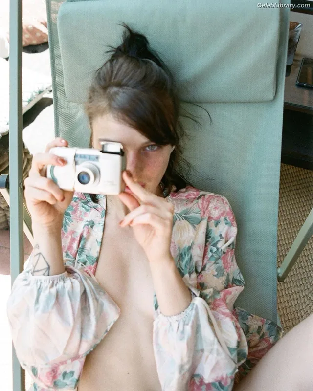 Alice Pagani photo 7 of 393
