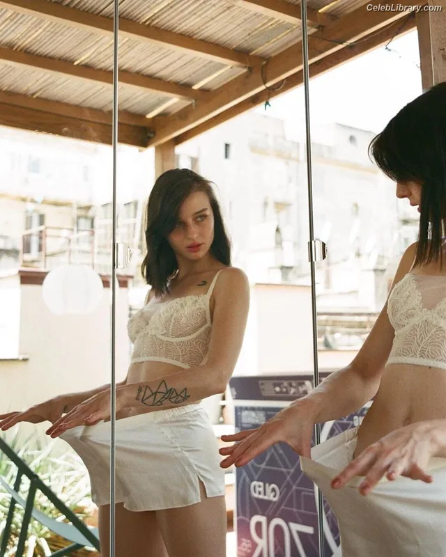 Alice Pagani photo 9 of 393