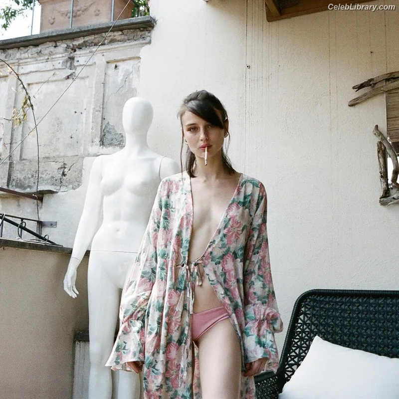 Alice Pagani photo 12 of 393