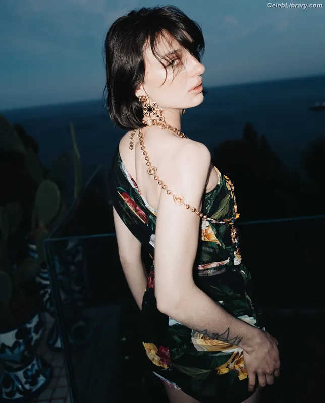 Alice Pagani photo 24 of 393
